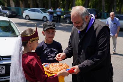 Архиепископ Баграт Галстанян находится в Ширакской области