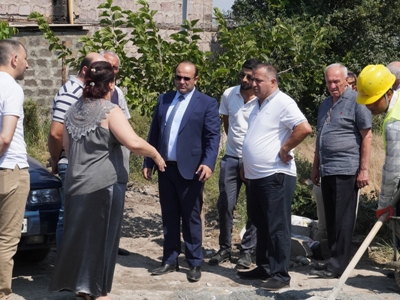 Նարեկ Մկրտչյանը Արմավիրում ծանոթացել է փոքր տներում իրականացվող վերանորոգման աշխատանքներին