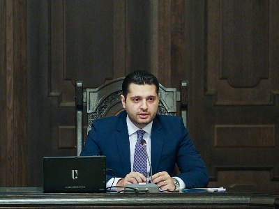 Главный советник Пашиняна ушел в отпуск