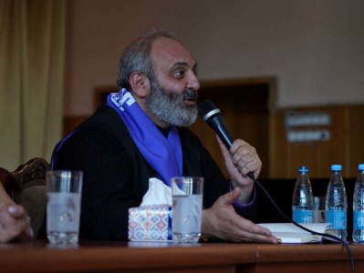 Архиепископ Баграт Галстанян представил жителям Масиса предстоящие шаги