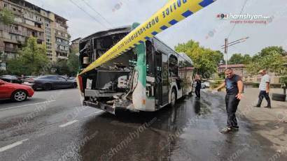 В Ереване «КамАз» столкнулся с автобусом: госпитализированы 17 человек