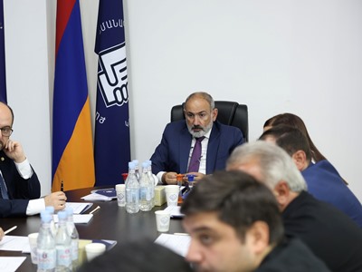 Пашинян провел заседание правящей в Армении партии