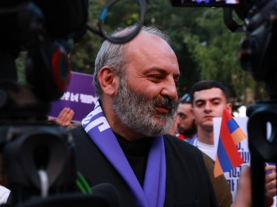 Лидер движения «Во имя Родины» проводит встречу с с жителями района «Ераз»