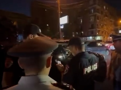 Ուժեղացված ծառայություն Կենտրոնում. դիմակավորված ոստիկաններն ու բերետավորները մեքենաներ են ստուգում