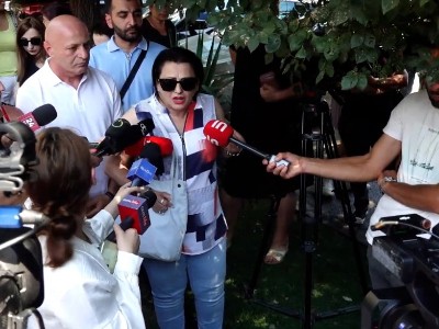 Участница акции протеста: Президенты предпринимают серьезные действия, а он с супругой катается на велосипеде