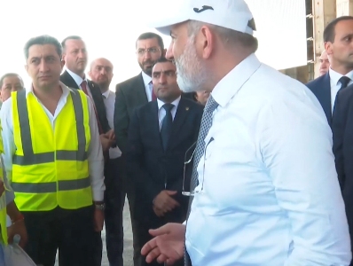 Пашинян в Арарате посетил завод по производству стальной арматуры