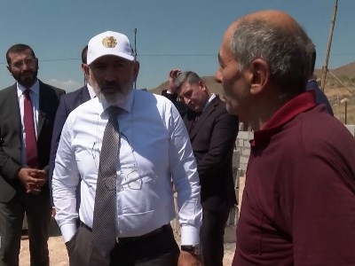 Пашинян обвинил сельчанина в том, что тот плохо знаком с госпрограммой