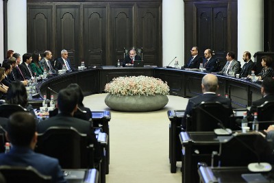 «Փաստ». Նոր շռայլություններով ծաղրում են հանրությանը