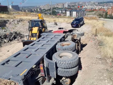 Կոտայքի մարզում հողով և քարով բարձված բեռնատարը կողաշրջվել և հայտնվել է շինության համար նախատեսված փոսում. կա վիրավոր