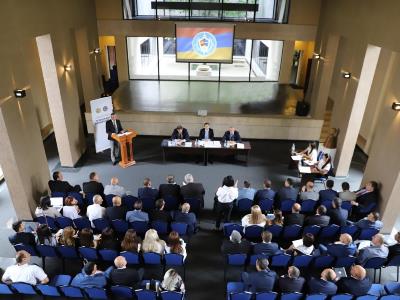 Պրոբացիայի ծառայողները կարող են դիմադրության դեպքում կիրառել ձեռնաշղթա, ռետինե մահակ եւ էլեկտրահարող սարք