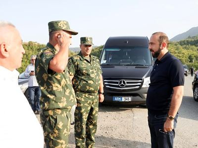 Արարատ Միրզոյանը դիվանագետների հետ այցելել է Կիրանց՝ ՀՀ-Ադրբեջան միջպետական սահման (ֆոտո)