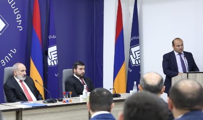 «Ժողովուրդ». ՔՊ-ն նախաձեռնող խմբի նիստից առաջ ներկաների հեռախոսները հավաքել են