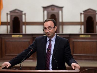 В Армении суд принял решение подвернуть приводу Грайра Товмасяна на следующее судебное заседание