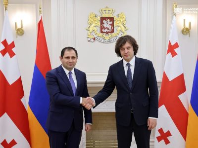 Իրակլի Կոբախիձեն հանդիպել է ՀՀ պաշտպանության նախարար Սուրեն Պապիկյանի հետ