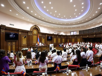 «Երիտասարդական խորհրդարանն» անցկացրել է անդրանիկ նիստը