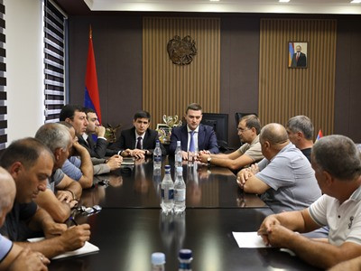 Կներդրվի միասնական երթուղային ցանց․ ՏԿԵ փոխնախարարը Արագածոտնի մարզպետի հետ խորհրդակցություն է անցկացրել