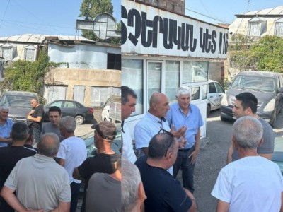 «Դրական էին խոսում». Ալեն Սիմոնյանն «անսպասելի կարճ» հանդիպում է ունեցել փողոցում հավաքված տաքսու վարորդների հետ
