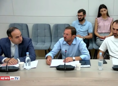 Տոննայով ոստիկան կա, բայց Արամ Մանուկյանի արձանի դիմացը դարձել է ինքնագլորների «ստայանկա». Գեղամ Մանուկյան