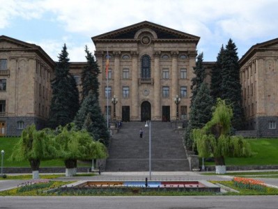 Armenia parliament kicks off fall session
