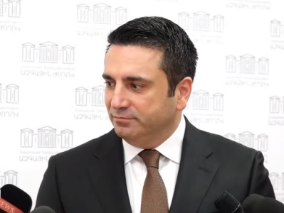 Բագրատ Սրբազանը մնալու է փողոցում ու շատ երկար շրջելու է. ես մեծ հաճույք եմ ստանում. Ալեն Սիմոնյան