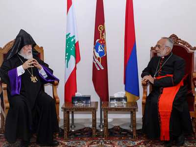 Արամ Ա-ն պատրիարք Ռաֆայել Պետրոսի հետ քննարկել է Հայաստանի առջև ծառացած մարտահրավերները