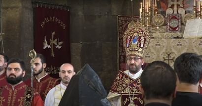 По случаю праздника Хачверац в церкви Сурб Гаяне в Эчмиадзине отслуживают Божественную Литургию