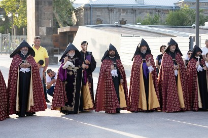 Խաչվերացի թափորը Մայր Աթոռում (ֆոտո)