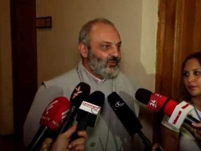 Եթե ՔՊ-ականներն ուզում են, կարող ենք սիրով հանդիպել, մանավանդ, որ այդքան զազրախոսել են. Բագրատ Սրբազանն ԱԺ-ում է