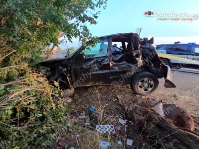 Աշտարակի «Գայի պոստի» մոտ «Toyota»-ն բախվել է ծառերին, 2-ը կոտրել. վիրավորների մեջ կան դերասան ու տիկտոկեր