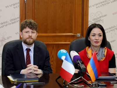 Հայաստանի 19 դպրոցներում ֆրանսերենի խորացված ուսուցում կլինի. Անդրեասյանն ու Ֆրանսիայի դեսպանը հուշագիր են ստորագրել