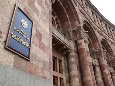 Арцахцы провели акцию протеста у здания правительства Армении