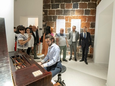 «Պատում մեկ իրի». բացվել է «Ազնավուրի մանկության թատրոնը» ցուցադրությունը