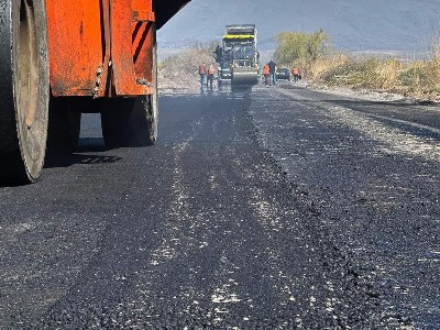 Ճանապարհին ալիքներ են ձևավորվում, քանի որ շինընկերությունների օգտագործած բիտումը որակով չէ. Փաշինյան
