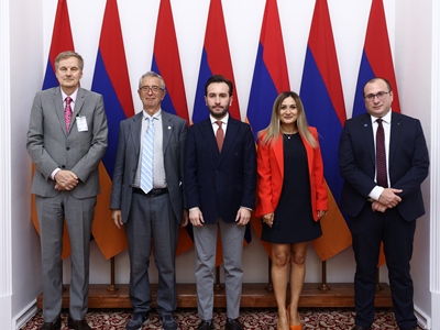 Депутаты парламента Армении от правящей фракции встретились с членами делегации Венецианской комиссии