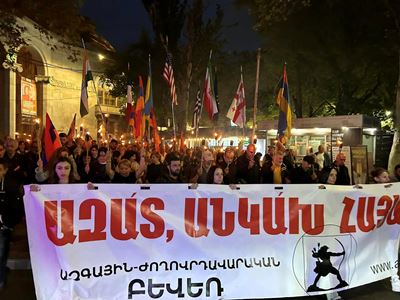Национально-демократический полюс провел шествие к посольству России в Армении