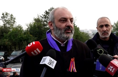 Մեզ համար ազատությունը, անկախությունը այլընտրանք չունի. Բագրատ Սրբազանն այցելել է Եռաբլուր