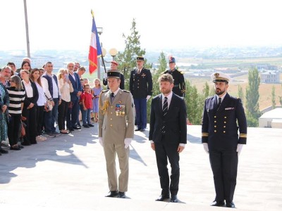 Ֆրանսիայի դեսպանը հարգանքի տուրք է մատուցել Մուսա լեռան հերոսամարտի մասնակիցների հիշատակին