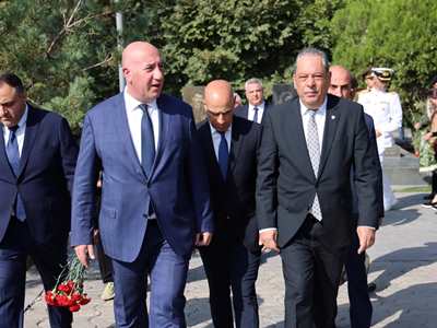 Министр обороны Кипра посетил военный пантеон «Ераблур» в Ереване