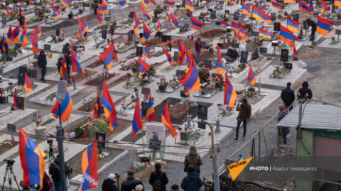 Armenia top officials visit Yerevan military pantheon