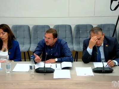 Հյուր Գագիկ Մելքոնյանը կարող է լինել ՌԴ գնալուց, երբ այցելում է իր օբյեկտներ, արցախցիները ՀՀ-ում հյուր չեն. Մանուկյան