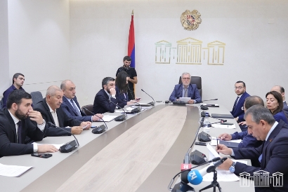«Ձեր կոալիցիոն նախկին գործընկերը ԼՂ-ից բռնի տեղահավածներին անվանում է զավեշտ. մի՛ ընդհատեք». Ալեքսանյանը՝ Մանուկյանին