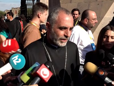 Есаи Артенян: Церковь продолжит требовать отставки властей Армении