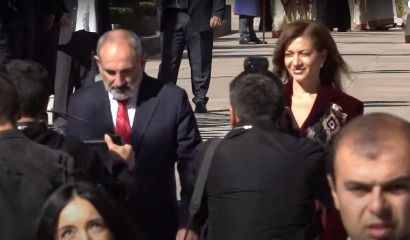 Премьер-министр Армении вместе со своим окружением покинул Кафедральный собор: церемония переосвящения завершилась