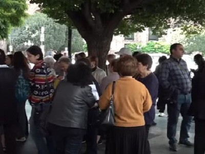 «Գործադուլ կանենք». Օրգանական քիմիայի ինստիտուտի աշխատակիցների բողոքի ակցիան կառավարության դիմաց