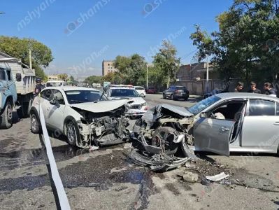 Արցախի պողոտայում բախվել են «BMW»-ն, «Mercedes»-ը և «Mazda CX-30»-ը. կան վիրավորներ