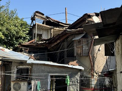 В тбилисском армянонаселенном районе Авлабари обрушился дом, жильцы связывает обрушение с фейерверком