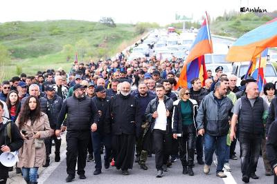 «Իրավունք». Դա է պատճառը, որ ՔՊ-ականներն աջ ու ձախ «դուխով» պախարակում են շարժման անդամներին