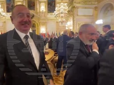 Российские журналисты обратились с вопросом о мирном договоре к стоящим недалеко друг от друга главам РА и Азербайджана