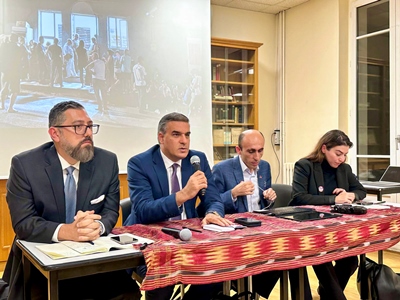 Արման Թաթոյանը, Արտակ Բեգլարյանն ու Գառնիկ Քերքոնեանը գերիների, Արցախի թեմայով Փարիզում ասուլիս են տվել