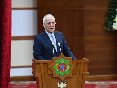 Президент Армении прочитал лекцию в Туркменистане